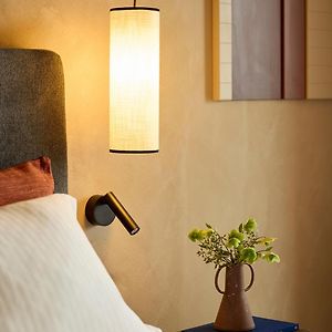 Zimmer mit Kingsize-Bett und mit Schwimmbadblick